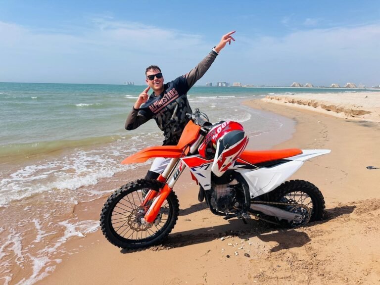 Dirt Bike Rental Dubai Riding a KTM 450cc in the Desert